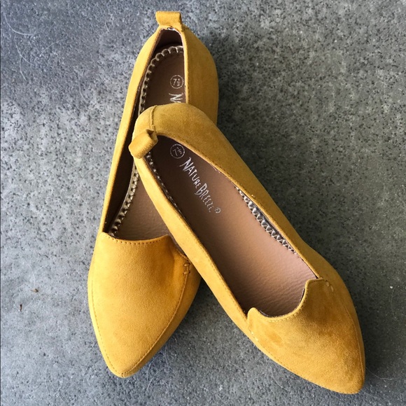 Nature Breeze Shoes - SZ 6 Mustard Yellow Pointed Toe Comfort Loafer